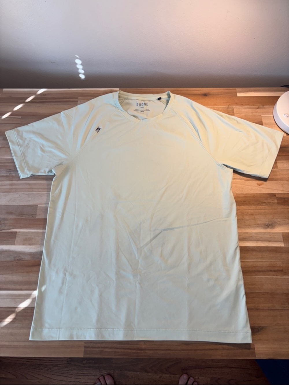 RHONE Men’s Short Sleeve V-Neck Tee — Light mint Green